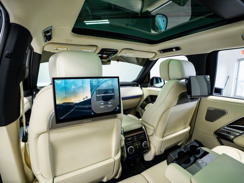 Used 2025 Land Rover Range Rover Long Wheelbase Autobiography image 51