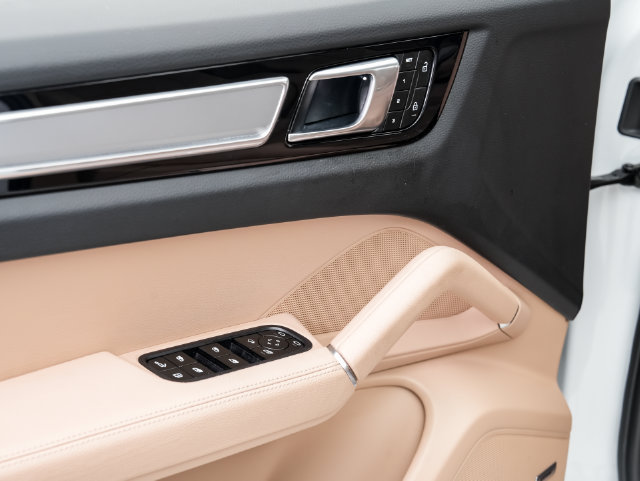 Certified 2023 Porsche Cayenne Platinum Edition AWD/4WD image 8