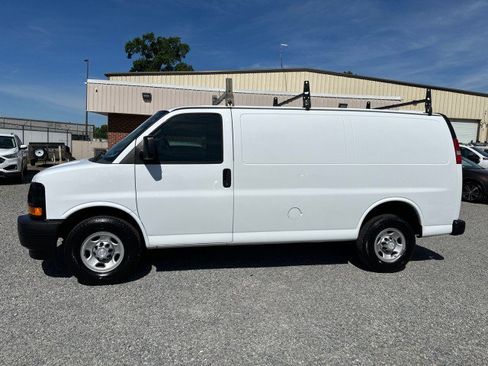 Used 2017 Chevrolet Express 2500 RWD image 16