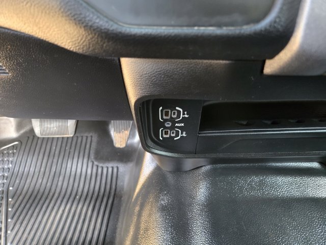 Used 2022 RAM 2500 Tradesman w/ Chrome Appearance Group AWD/4WD image 17