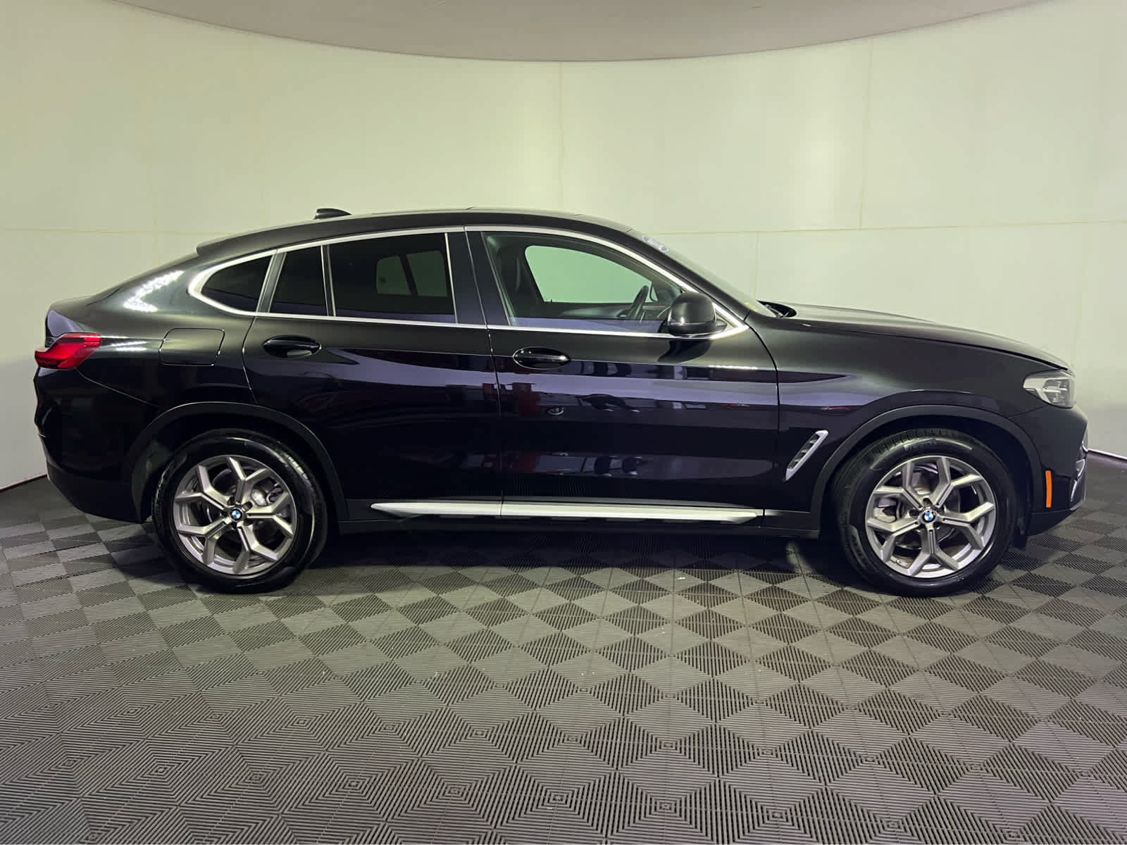 Used 2025 BMW X4 xDrive30i AWD/4WD image 8