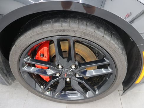 Used 2016 Chevrolet Corvette Stingray Coupe w/ Carbon Flash Badge Package RWD image 3