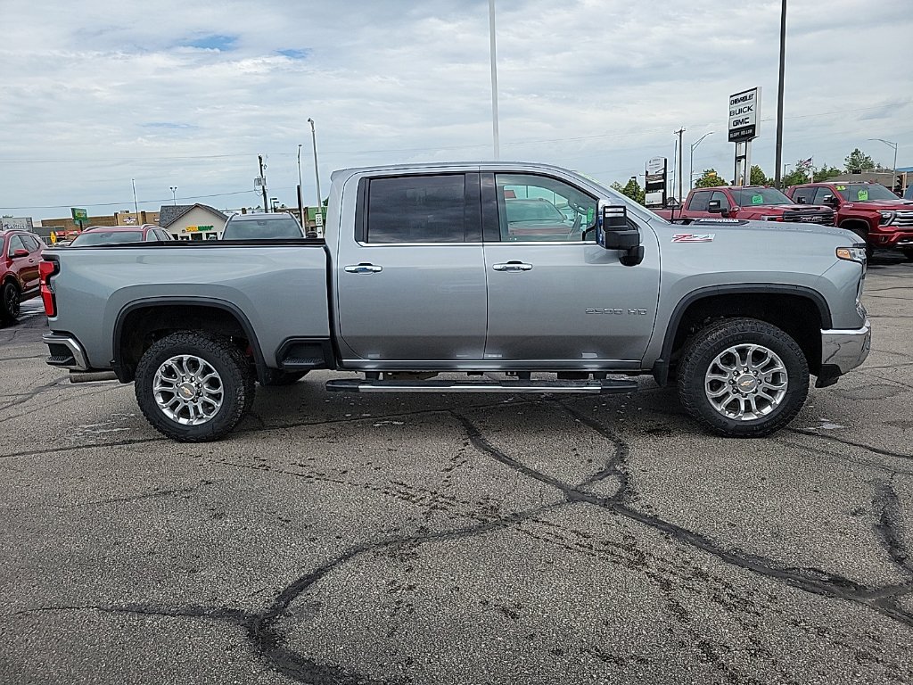 Used 2025 Chevrolet Silverado 2500 LTZ w/ LTZ Convenience Package AWD/4WD image 4