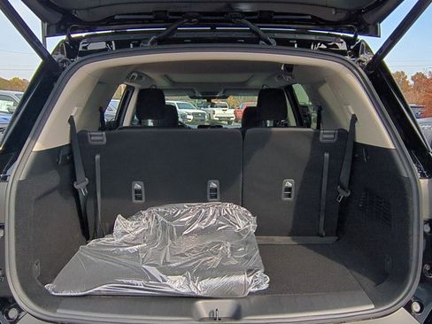 New 2025 Nissan Pathfinder SV image 20