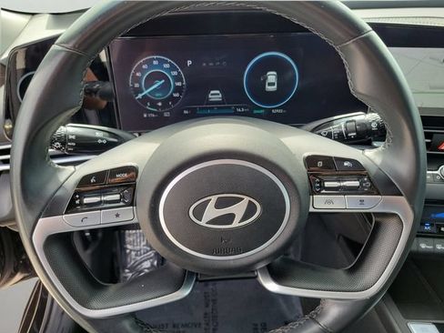 Used 2025 Hyundai Elantra Limited FWD image 26