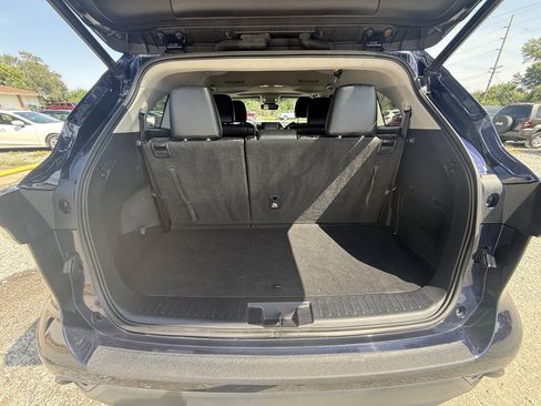 Used 2021 Toyota Highlander XLE AWD/4WD image 16