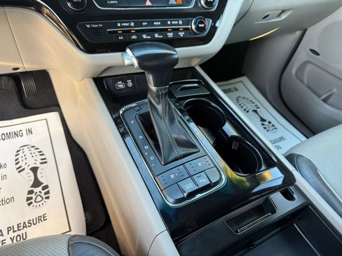 Used 2018 Kia Sedona SX FWD image 25