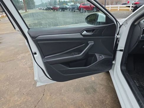 Used 2023 Volkswagen Jetta SE image 35