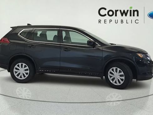 Used 2018 Nissan Rogue S AWD/4WD image 7