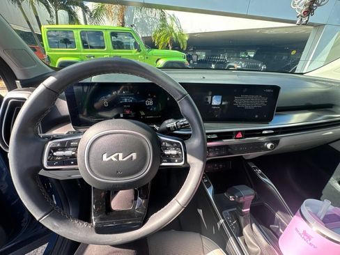 Used 2025 Kia Sorento S w/ Panoramic Sunroof Package FWD image 8