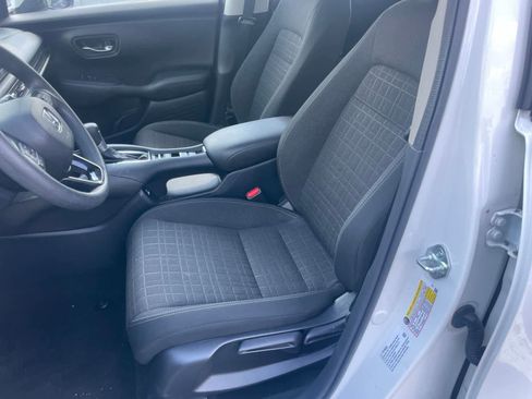 Used 2023 Honda HR-V LX image 9