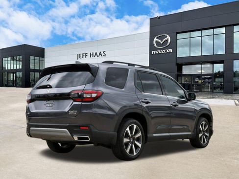 Used 2025 Honda Pilot Elite image 3