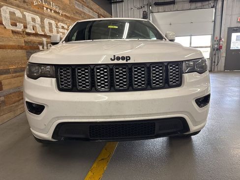 Used 2018 Jeep Grand Cherokee Altitude image 4