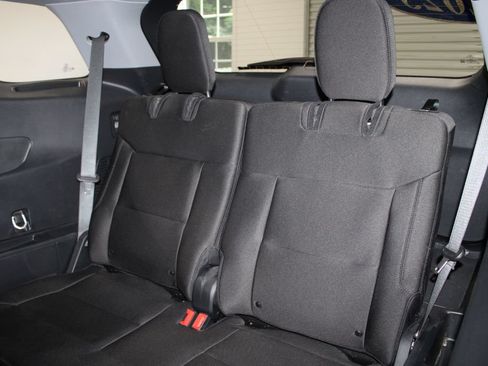 Used 2023 Ford Explorer XLT AWD/4WD image 26