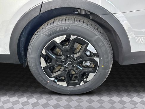 Used 2024 Kia Sorento S image 32