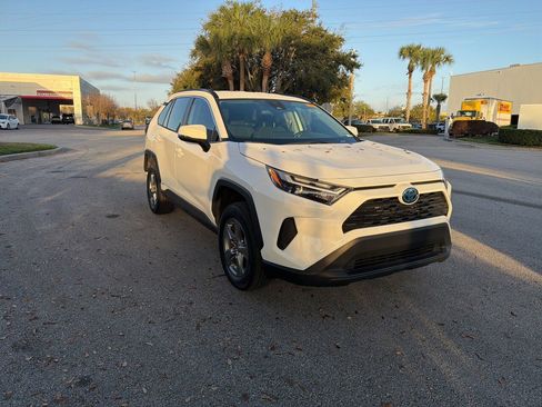 Used 2024 Toyota RAV4 LE image 7