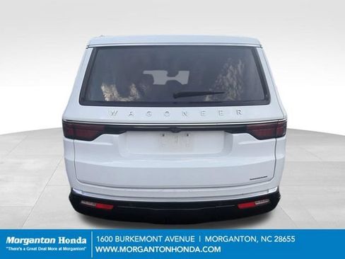 Used 2024 Jeep Wagoneer L Series II w/ Flexible Seating Group AWD/4WD image 8