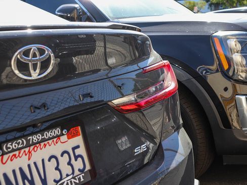 Used 2025 Toyota Camry SE w/ Convenience Package image 13