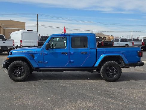 Used 2024 Jeep Gladiator Sport image 2