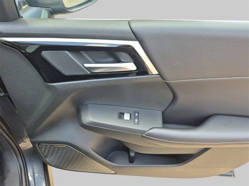 New 2025 Mitsubishi Outlander SE image 45