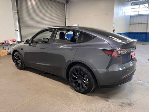 Used 2021 Tesla Model Y Long Range image 6