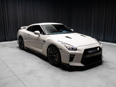 Used 2020 Nissan GT-R Premium AWD/4WD image 19