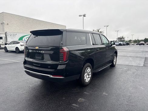 Used 2025 Chevrolet Suburban LT AWD/4WD image 3