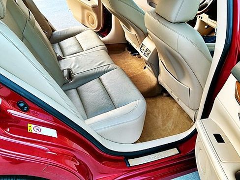 Used 2013 Lexus ES 300h w/ Luxury Pkg FWD image 17