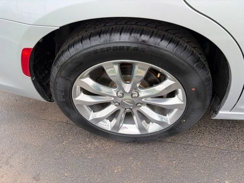 Used 2021 Chrysler 300 Touring L AWD/4WD image 41