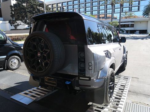 Used 2024 Land Rover Defender 110 X-Dynamic SE image 9