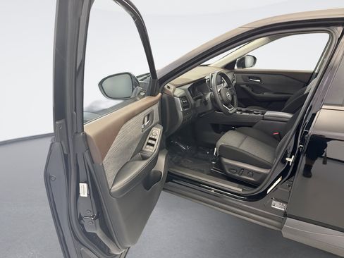Used 2023 Nissan Rogue SV AWD/4WD image 9