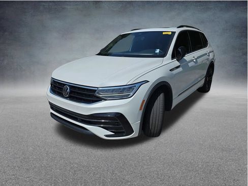 Used 2023 Volkswagen Tiguan SE R-Line FWD image 10