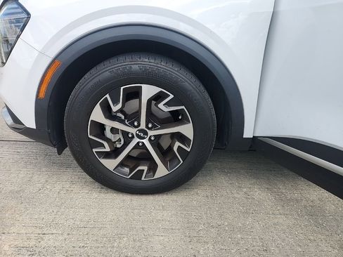 Used 2024 Kia Sportage EX image 7