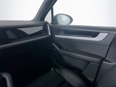 New 2026 Porsche Cayenne Base image 26