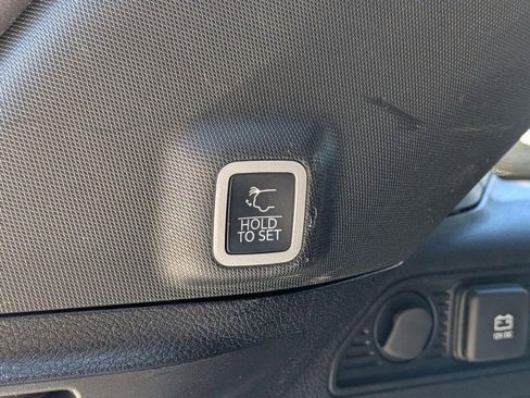 Used 2023 Jeep Grand Cherokee Altitude AWD/4WD image 9