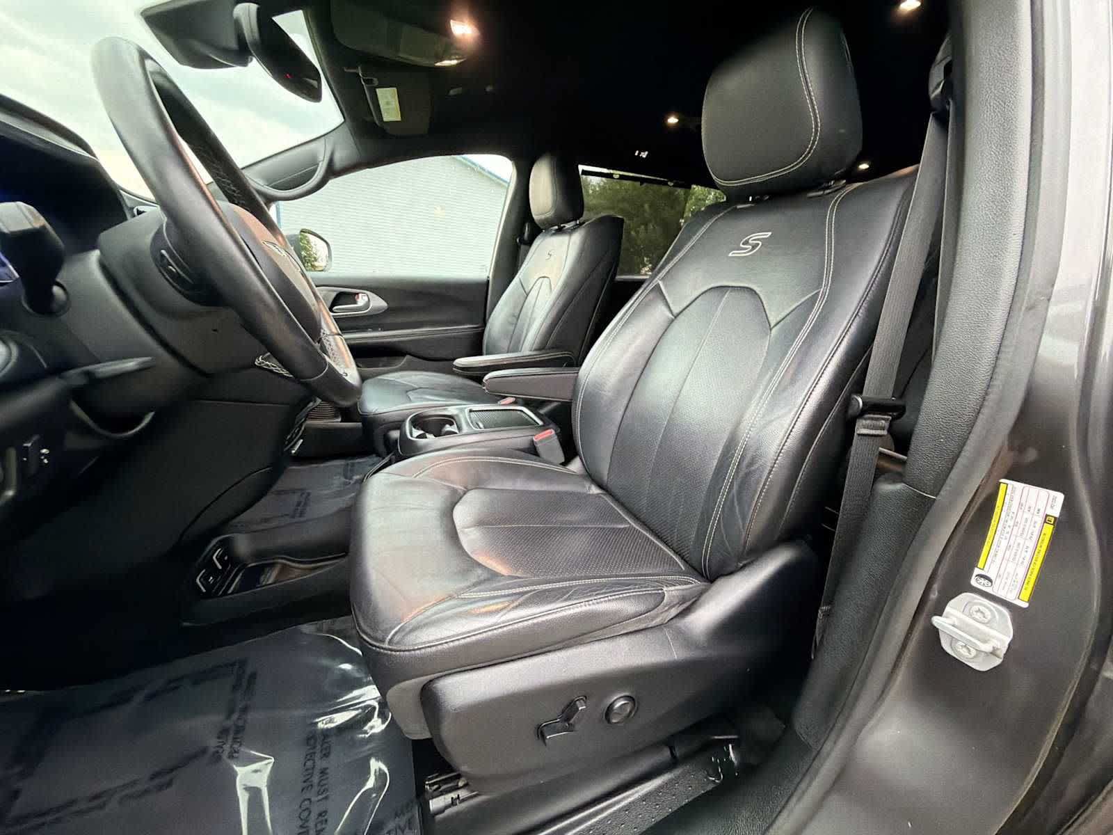 Used 2018 Chrysler Pacifica Touring-L Plus FWD image 13