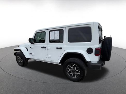 Used 2025 Jeep Wrangler Unlimited Sahara AWD/4WD image 10