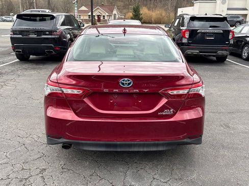 Used 2020 Toyota Camry XLE w/ Sunroof Package image 4