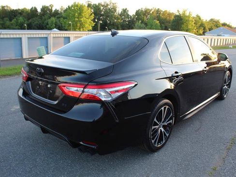 Used 2020 Toyota Camry SE w/ Convenience Package FWD image 7