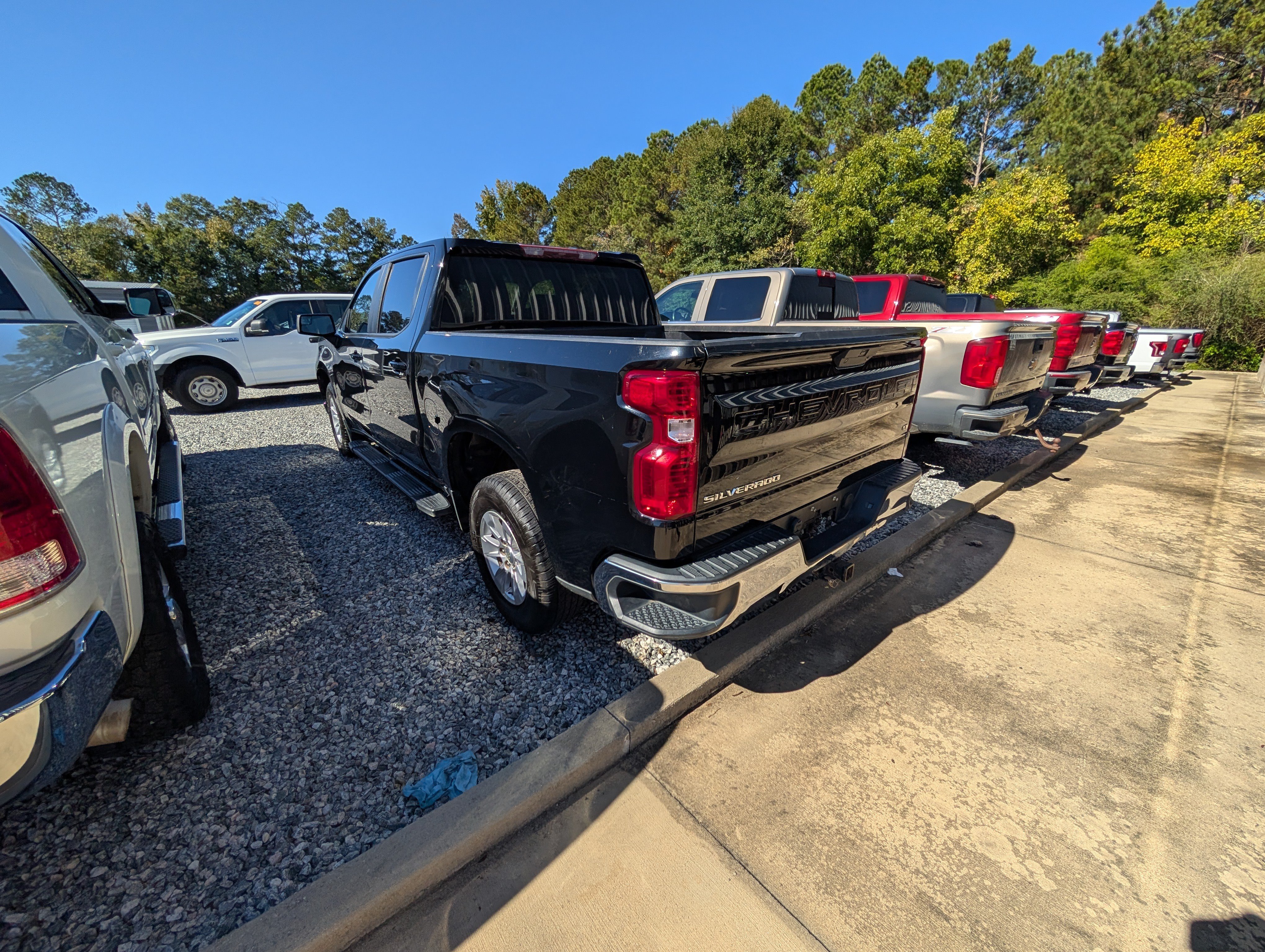 Used 2021 Chevrolet Silverado 1500 LT RWD image 4