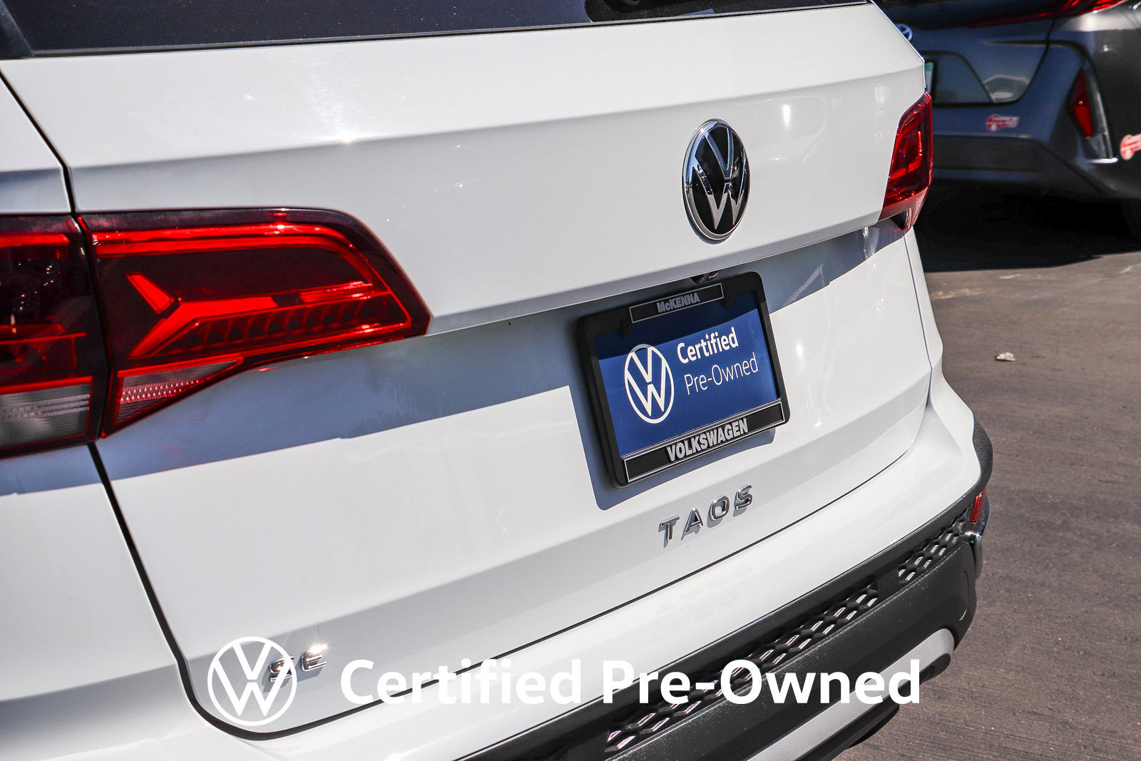 Used 2023 Volkswagen Taos SE w/ Panoramic Sunroof Package FWD image 11