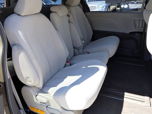 Used 2011 Toyota Sienna LE FWD image 19