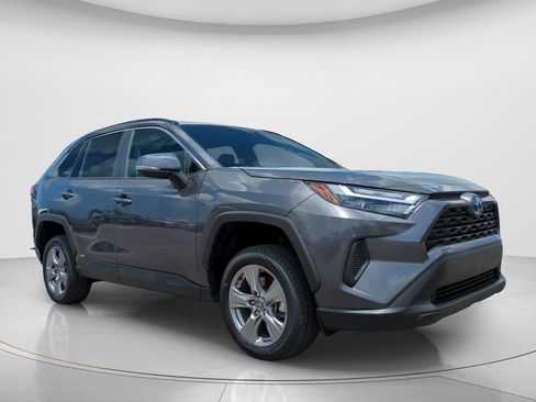 Used 2024 Toyota RAV4 XLE AWD/4WD image 3