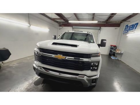 Used 2024 Chevrolet Silverado 2500 LT AWD/4WD image 4
