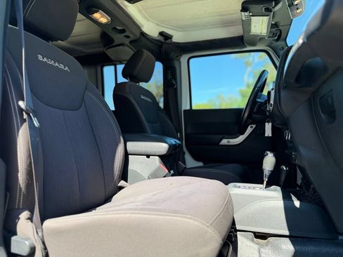 Used 2017 Jeep Wrangler Unlimited Sahara AWD/4WD image 18