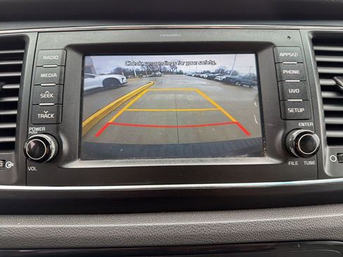 Used 2018 Kia Sedona LX w/ LX Essentials Premium Package image 19