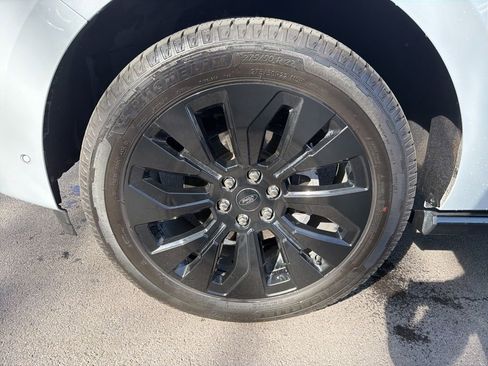 Used 2025 Ford Expedition Platinum w/ Stealth Appearance Package image 9