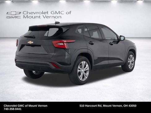 Used 2024 Chevrolet Trax LS FWD image 4