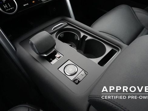 Used 2025 Land Rover Discovery S image 14