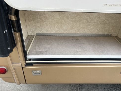 Used 2017 Ford E-450 and Econoline 450 Super Duty w/ Motorhome Prep Package RWD image 54